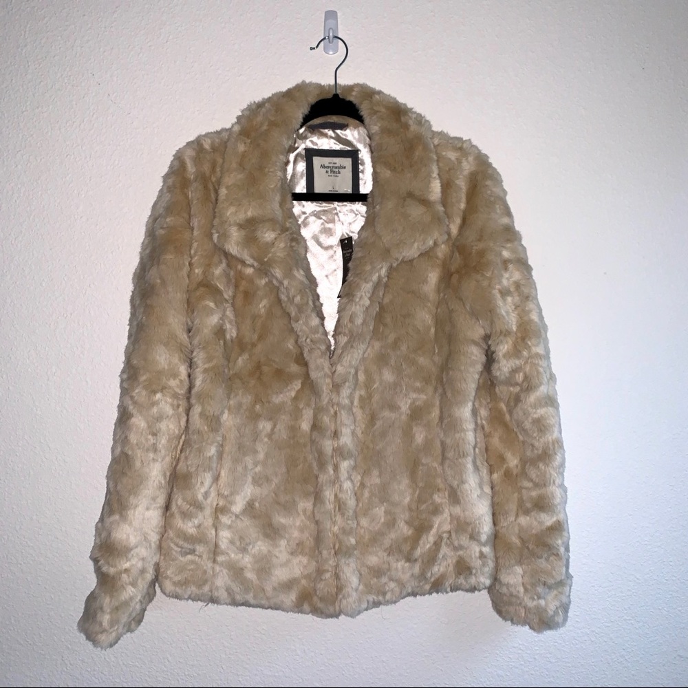 🐻ABERCROMBIE & FITCH FLUFFY JACKET🐻